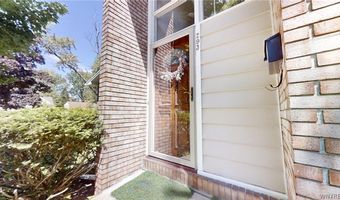 293 Burroughs Dr, Amherst, NY 14226