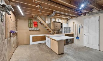 7 Springlake Ct, Ballwin, MO 63011