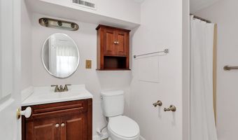 58 Grove St Ext, Branford, CT 06405