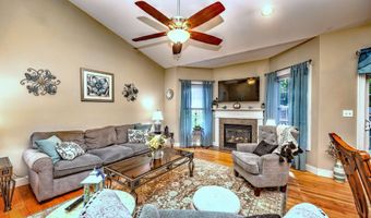 61 Pondview Cir 61, Beacon Falls, CT 06403