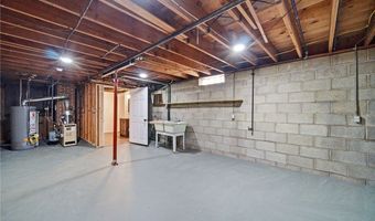 1097 Oak Tree Rd, Akron, OH 44320