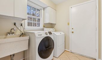 4893 35TH Rd N, Arlington, VA 22207