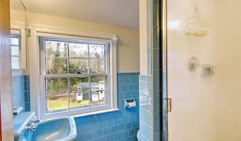9 KNAPTON St, Barrington, RI 02806