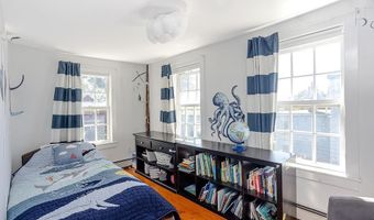 3 Vicksburg Pl, Newport, RI 02840