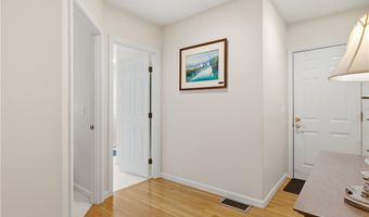 7 Foxwood Dr, Lincoln, RI 02865