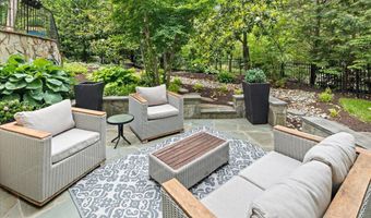 3801 WASHINGTON WOODS Dr, Alexandria, VA 22309