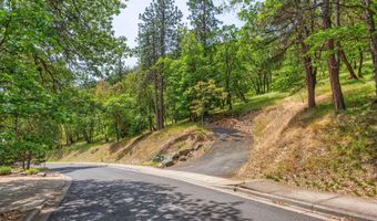390 Strawberry Ln, Ashland, OR 97520