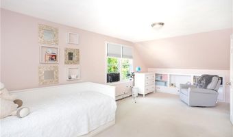 12 Ellen St, Bristol, RI 02809