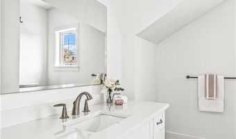 21 Bradford St 2, Bristol, RI 02809