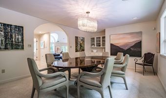 15 Inverness Rd, Falmouth, ME 04105