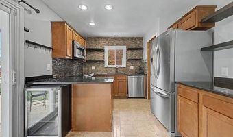 9952 Park Ave, Allen Park, MI 48101