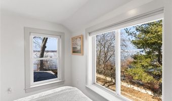 102 Lincoln Ave, East Providence, RI 02915