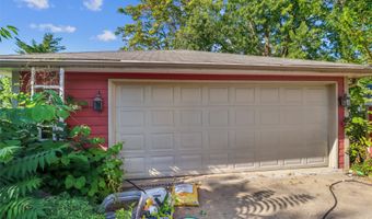 2936 E Tiffin Ave, Des Moines, IA 50317
