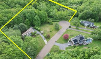 40 Nathan Hale Ct, Cheshire, CT 06410