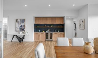 2777 Donna Dr, Columbus, OH 43220