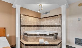 3232 N Summit St, Arkansas City, KS 67005