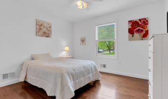32 Bowline St, Beachwood, NJ 08722