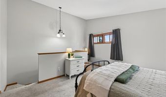 5325 Highpointe Ter, Bloomington, MN 55437