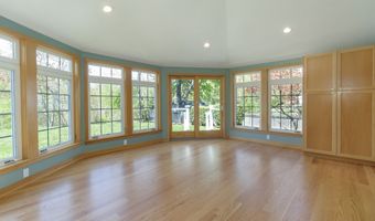 9 Howd Ave, Branford, CT 06405