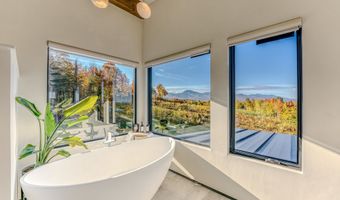 289 Ledgewood Dr, Bethlehem, NH 03574