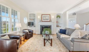 591 Ocean Ave, Newport, RI 02840