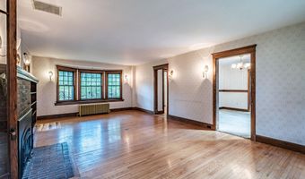 4 Pineway Dr, Auburn, ME 04210