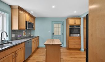 1006 King Rd, Cheshire, CT 06410