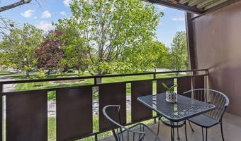 2604 N Windsor Dr 207, Arlington Heights, IL 60004