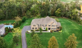 2 Sleepy Hollow Ct, Allentown, NJ 08501