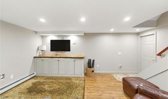 3 Sandy Ln, Bristol, RI 02809