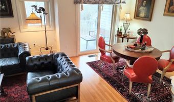 15 Hammersmith Rd #14, Newport, RI 02840