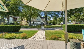 206 Edgewater Dr, Algonac, MI 48001