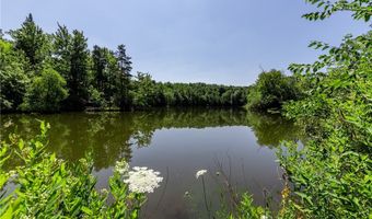 7 Hummingbird Ln, Amherst, NY 14228
