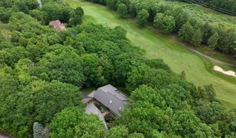 15 Inverness Rd, Falmouth, ME 04105