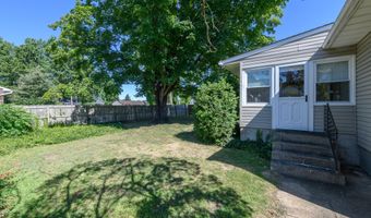570 Garfield Ave, Belford, NJ 07718