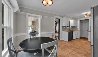 33 S 11TH St, Akron, PA 17501