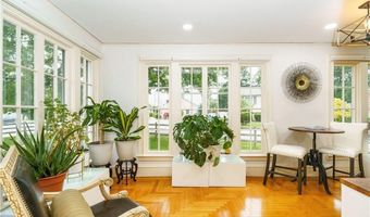 821 Post Rd, Warwick, RI 02888