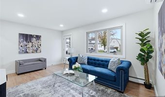 20 Dojean Ct, Bergenfield, NJ 07621