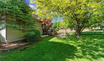 15733 Pine Cir, Basehor, KS 66007