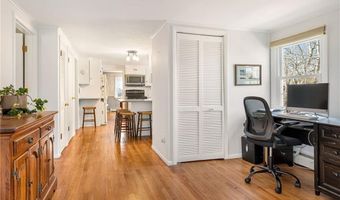 32 Tanglewood Trl, Narragansett, RI 02882