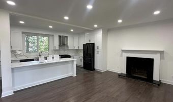 58 Fish Hawk Dr, Middletown, NJ 07748