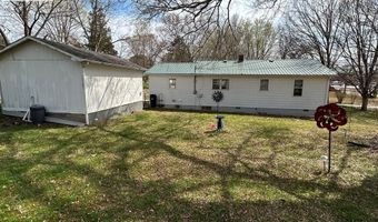 449 OAK St, Big Sandy, TN 38221