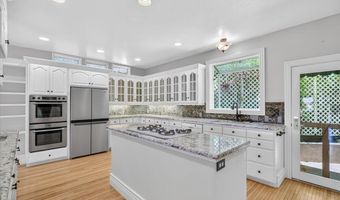 255 Scenic Dr, Ashland, OR 97520
