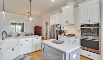 221 Lost Oak Ln, Brandon, MS 39047