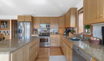 9364 Spring Creek Rd, Amherst, WI 54406