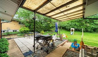 7204 Rockspring Dr, Affton, MO 63123
