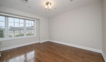 25 White Oak Ln, Aberdeen, NJ 07747