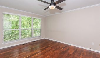 925 Westrun Dr, Ballwin, MO 63021