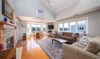152 Crompton Ave 12, East Greenwich, RI 02818