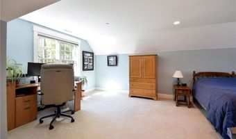 165 Lenihan Ln, East Greenwich, RI 02818